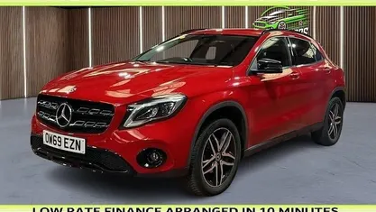 Used Mercedes GLA180 Urban 122 HP (89 kW) 2020 Red SUV