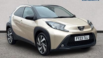 Używany Toyota Aygo X 72 KM (52 kW) 2022 Beżowy SUV