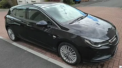 Second-hand Vauxhall Astra Elite 200 CP (147 kW) 2018 Negru Hatchback