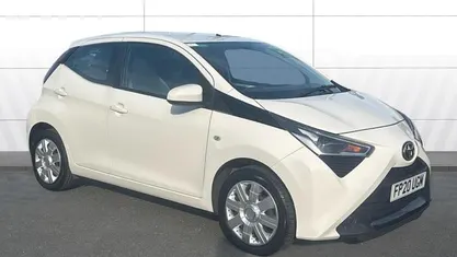Used Toyota Aygo X-play 72 HP (52 kW) 2020 Hatchback