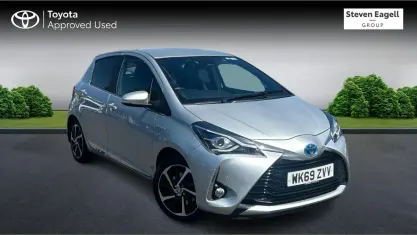 Used Toyota Yaris Hybrid 101 HP (74 kW) 2019 Silver Hatchback