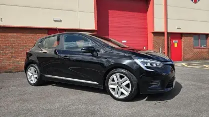 Używany Renault Clio V Play 101 KM (74 kW) 2020 Hatchback