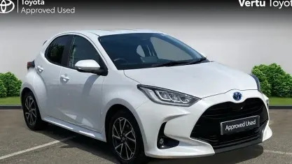 Used Toyota Yaris Design 116 HP (85 kW) 2023 White Hatchback