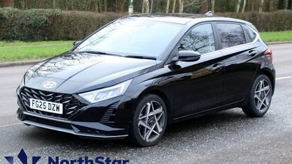 Begagnad Hyundai i20 Ultimate 101 HK (74 kW) 2025 Svart Halvkombi