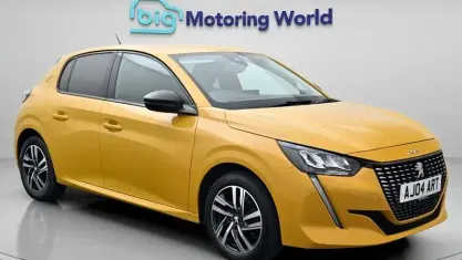 Used Peugeot 208 Allure+ 102 HP (75 kW) 2022 Yellow Hatchback