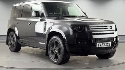 Usado Land Rover Defender HSE Dynamic 300 HP (220 kW) 2023 Cinzento SUV