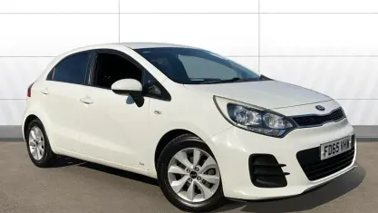 Used Kia Rio 84 HP (61 kW) 2015 White Hatchback