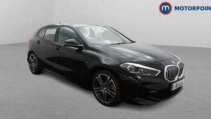 Begagnad BMW 120 M Sport 190 HK (139 kW) 2023 Svart Halvkombi