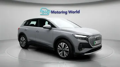 Usado Audi Q4 e-tron Sport 125 kW (170 HP) 2022 Cinzento SUV