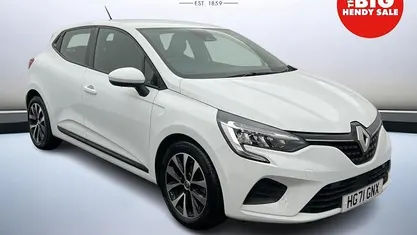 White Used 2021 Renault Clio V Iconic Hatchback | £10,717 (Fair price)