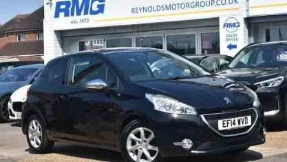 Used Peugeot 208 Style 82 HP (60 kW) 2014 Black Hatchback