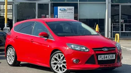 Used Ford Focus Zetec 116 HP (85 kW) 2014 Red Hatchback
