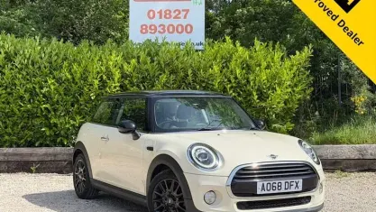 Begagnad Mini Cooper Hatch 136 HK (100 kW) 2018 Vit Halvkombi