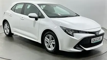Used Toyota Corolla 122 HP (89 kW) 2022 White Hatchback
