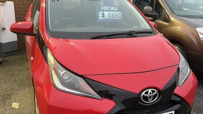 Used Toyota Aygo x-press 69 HP (50 kW) 2015 Red Hatchback
