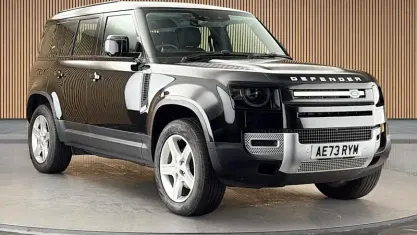 Used Land Rover Defender SE 250 HP (183 kW) 2023 Santorini black SUV