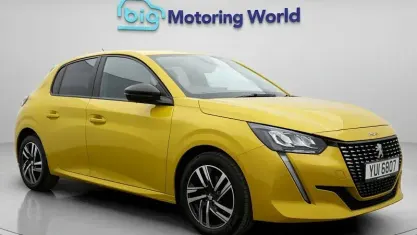 Used Peugeot 208 Active+ 102 HP (75 kW) 2023 Yellow Hatchback