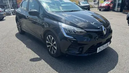 Used Renault Clio Iconic 90 HP (66 kW) 2022 Hatchback