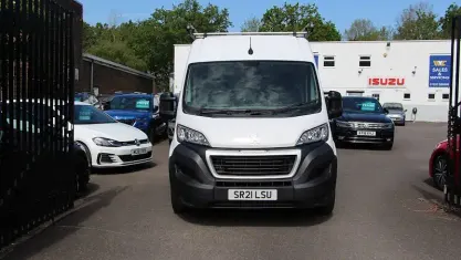Second-hand Peugeot Boxer 140 CP (102 kW) 2022 Van