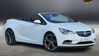 Used Vauxhall Cascada Elite 140 HP (102 kW) 2015 White Cabriolet