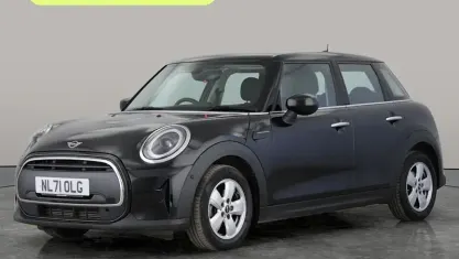 Usado Mini Cooper Classic 136 HP (100 kW) 2022 Preto Citadino