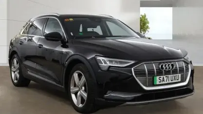 Usado Audi e-tron Advanced 230 kW (313 CV) 2021 Negro SUV
