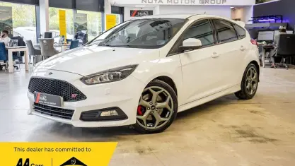 Used Ford Focus ST 185 HP (136 kW) 2016 White Hatchback