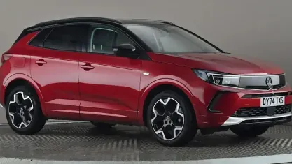 Używany Vauxhall Grandland X Ultimate 131 KM (96 kW) 2024 Czerwony SUV
