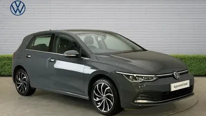 Second-hand VW Golf VIII Style 150 CP (110 kW) 2023 Gri Hatchback