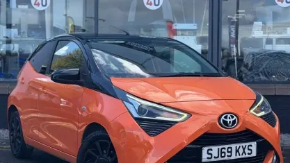 Used Toyota Aygo X-cite 72 HP (52 kW) 2019 Orange Hatchback