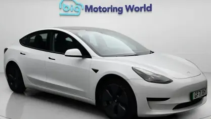 Used Tesla Model 3 Standard Range Plus 222 kW (302 HP) 2021 White Sedan