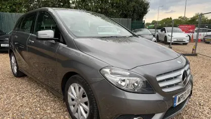 Usado Mercedes B180 SE 122 HP (89 kW) 2013 Cinzento Monovolume