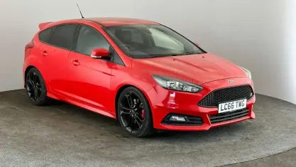 Used Ford Focus ST 250 HP (183 kW) 2016 Red Hatchback