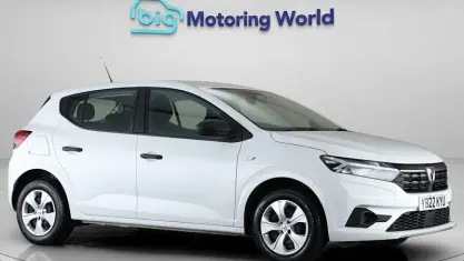 Used Dacia Sandero Essentiel 101 HP (74 kW) 2022 White Hatchback