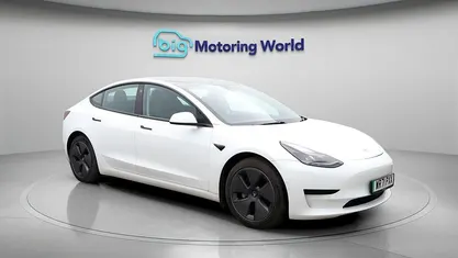 Used Tesla Model 3 Standard Range Plus 222 kW (302 HP) 2021 White Sedan