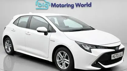 Used Toyota Corolla 122 HP (89 kW) 2021 White Hatchback