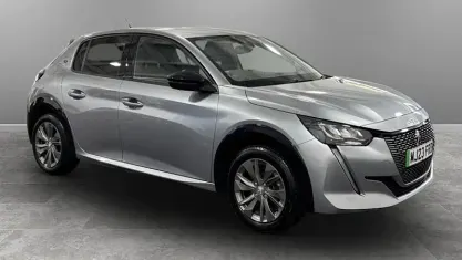Second-hand Peugeot e-208 Allure+ 100 kW (136 CP) 2023 Hatchback
