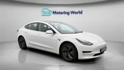 Used Tesla Model 3 Standard Range Plus 239 kW (325 HP) 2020 White Sedan