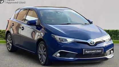 Used Toyota Auris Hybrid 136 HP (100 kW) 2017 Blue Hatchback
