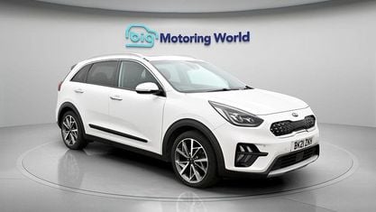 Usado Kia Niro 141 HP (103 kW) 2021 Branco SUV