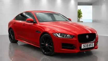 Used Jaguar XE R-Sport 180 HP (132 kW) 2019 Red Sedan