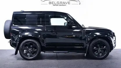 Used Land Rover Defender SE Dynamic 249 HP (183 kW) 2024 Black SUV
