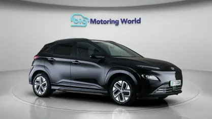 Używany Hyundai Kona Premium 100 kW (136 KM) 2022 Czarny SUV