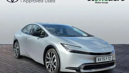 Used Toyota Prius 223 HP (164 kW) 2026 Silver Hatchback