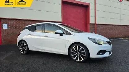 Used Vauxhall Astra SRi 145 HP (106 kW) 2020 White Hatchback