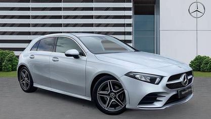 Usado Mercedes A180 AMG line 136 HP (100 kW) 2020 Prateado Citadino