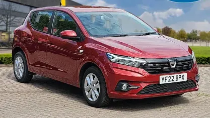 Used Dacia Sandero Comfort 91 HP (66 kW) 2022 Red Hatchback