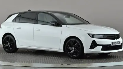 Used Vauxhall Astra GS Line 131 HP (96 kW) 2022 White Hatchback