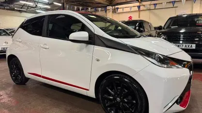Used Toyota Aygo x-press 69 HP (50 kW) 2017 White Hatchback