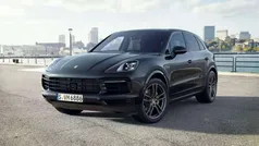 Jet black metallic Used 2021 Porsche Cayenne SUV | £53,995 (Fair price)